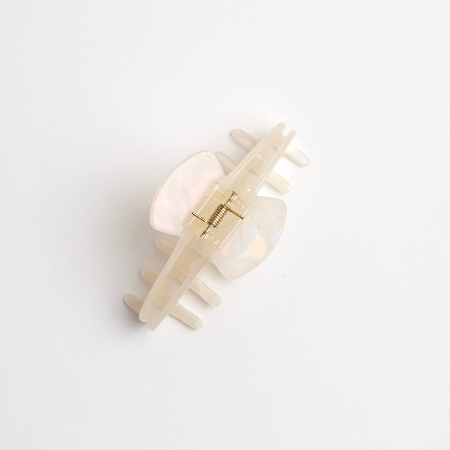 THOC Sofie Claw Clip in Iced Tea colour with claws facing down, on a white background